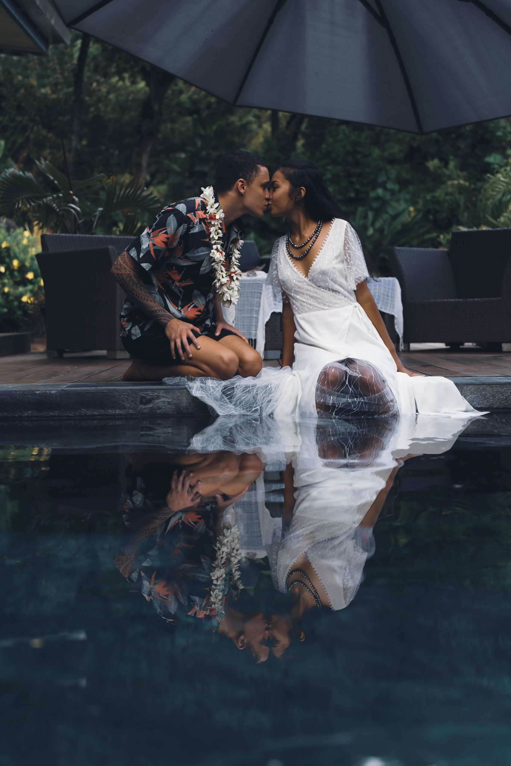 couple-piscine-raiatea